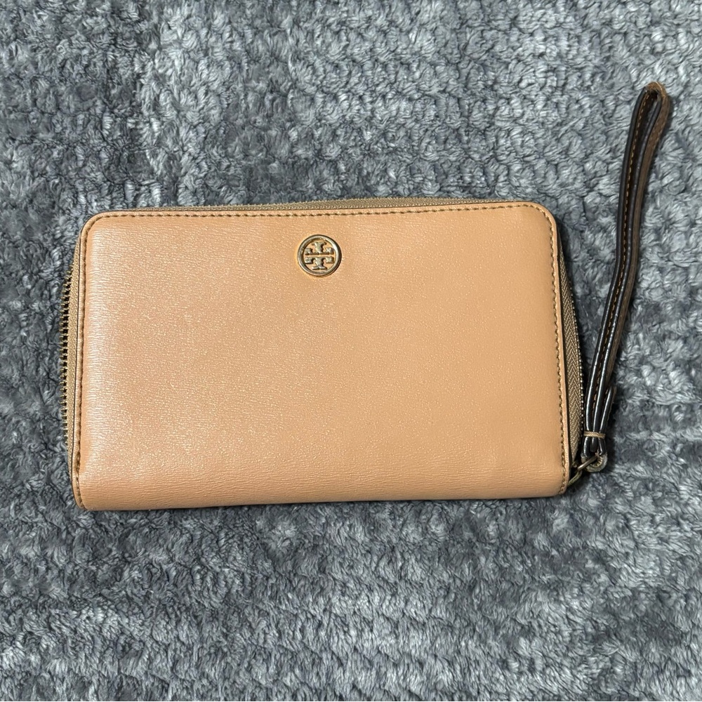 Tory Burch Robinson Pebbled Zip Continental Wristlet Wallet Light Brown-Tan